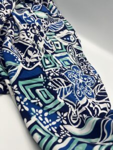 Mavi-Beyaz Desenli Viskon Belmando Kumaş – Yumuşak, Dökümlü ve İpek Hissi Veren Kumaş | Elbise, Kimono ve Bluz İçin | 150 cm Genişlik - ELNV69