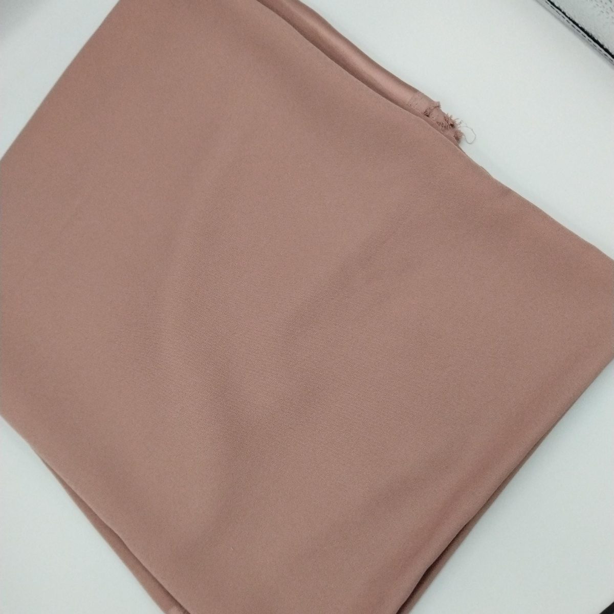 Bej Viskon Saten Kumaş – Yumuşak, Parlak ve Drapeli Dokulu | 150 cm x 100 cm