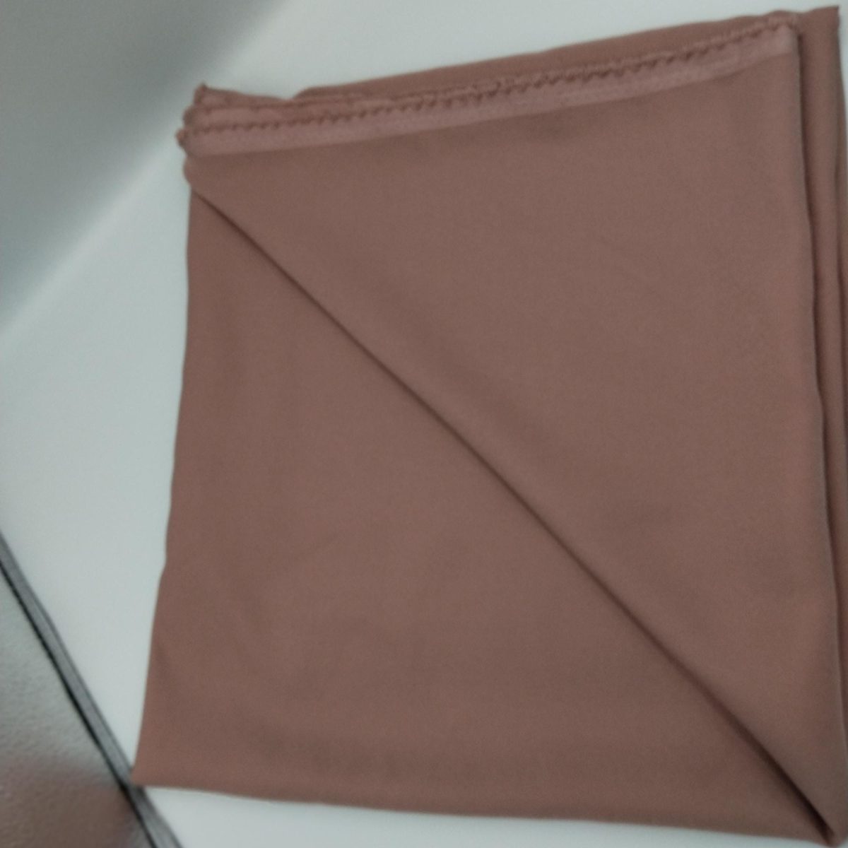 Bej Viskon Saten Kumaş – Yumuşak, Parlak ve Drapeli Dokulu | 150 cm x 100 cm