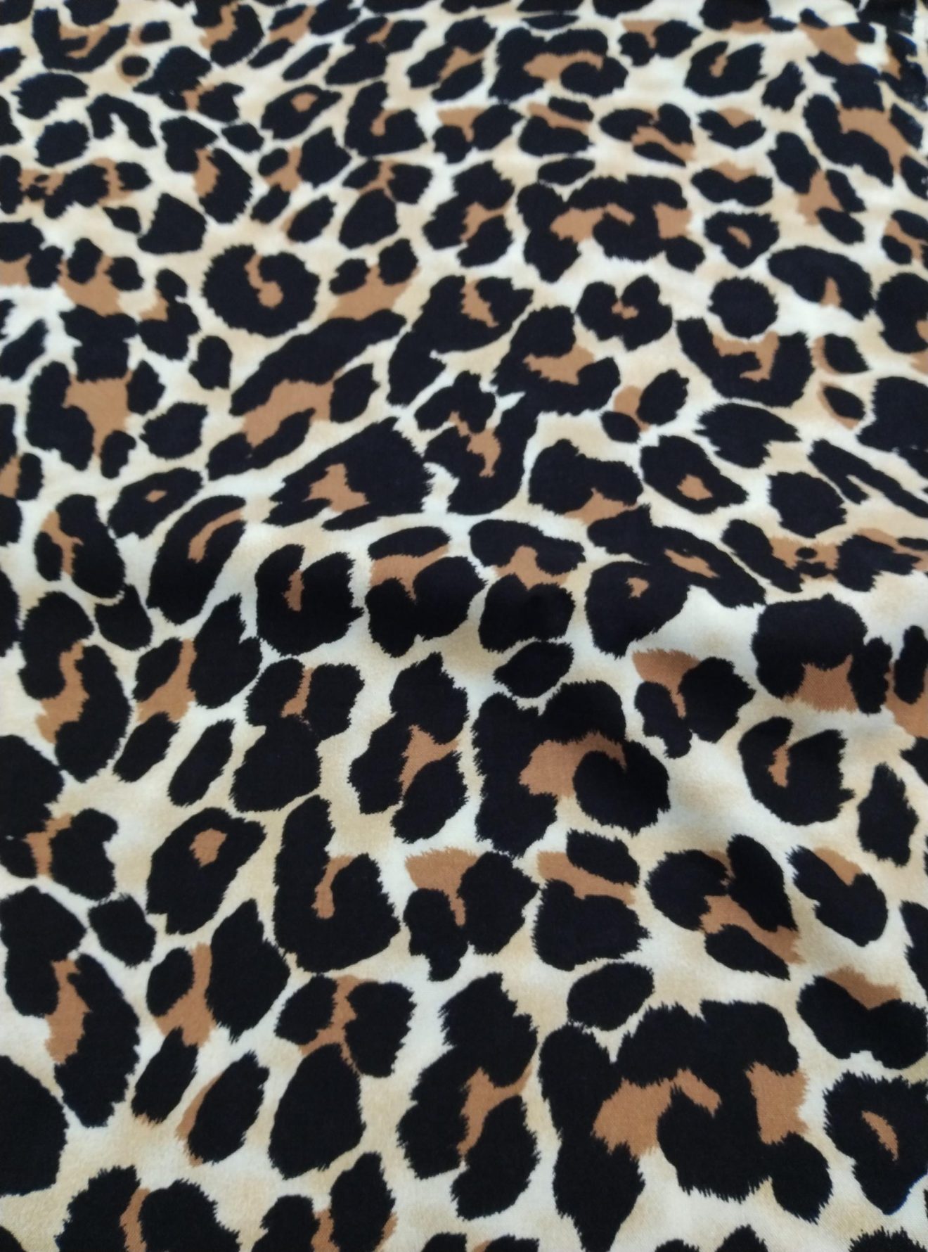Leopar Baskılı Pamuk‑Viskoz Kumaş – Hafif, Dökümlü ve Yumuşak | Elbise, Bluz & Etek İçin | 150 cm Genişlik