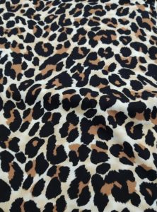 Leopar Baskılı Pamuk‑Viskoz Kumaş – Hafif, Dökümlü ve Yumuşak | Elbise, Bluz & Etek İçin | 150 cm Genişlik
