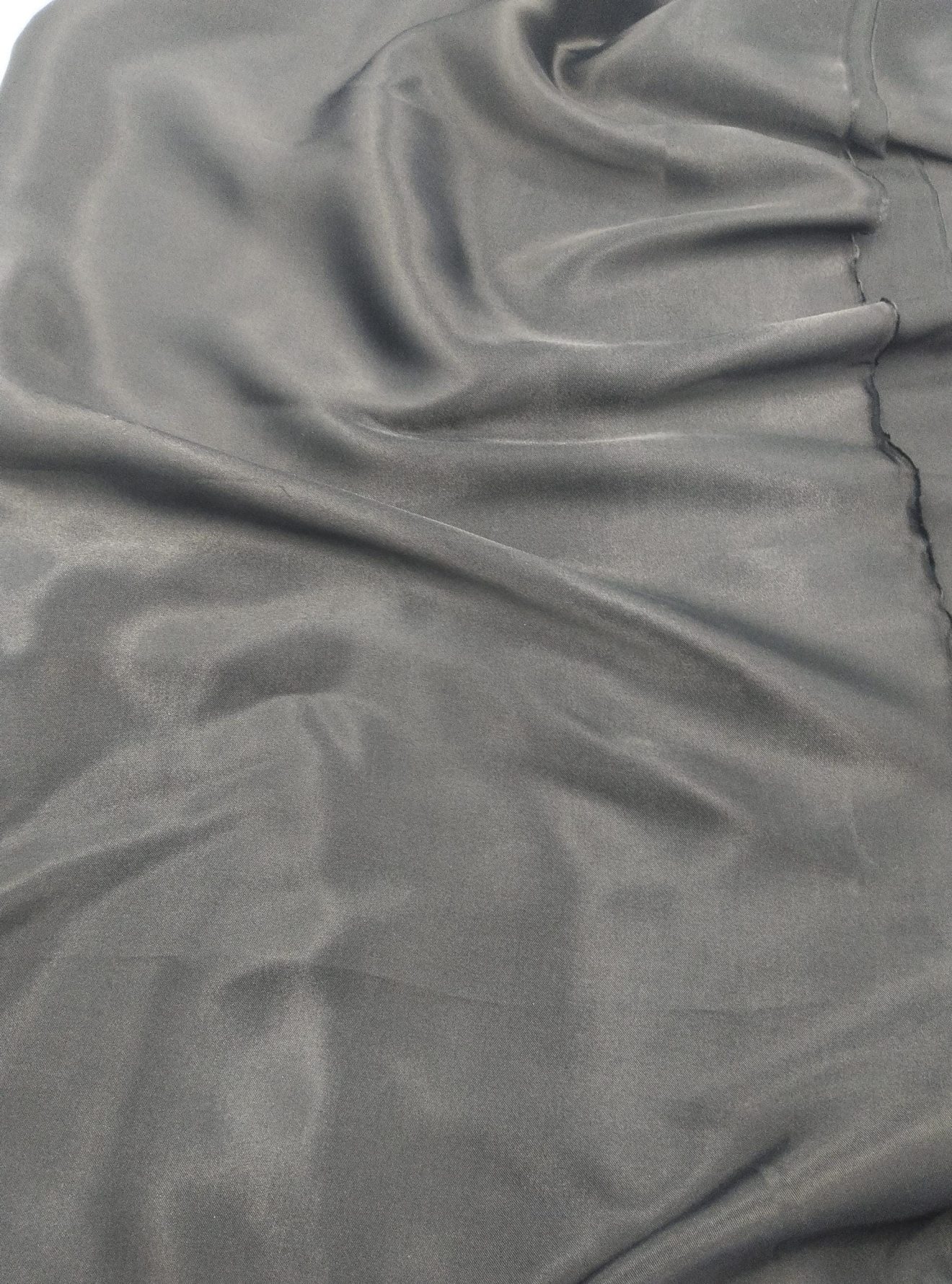 Siyah Saten Şifon Kumaş – Yumuşak, Drapeli ve İpeksi Doku | 150 cm x 100 cm