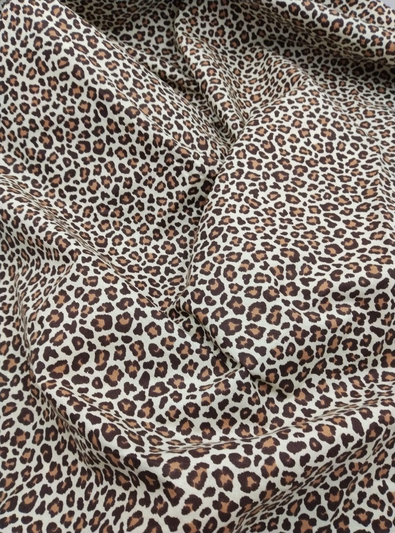 Leopar Desenli Viskon‑Pamuk Poplin Kumaş – Drapeli, Yumuşak ve Nefes Alan | 150 cm x 100 cm