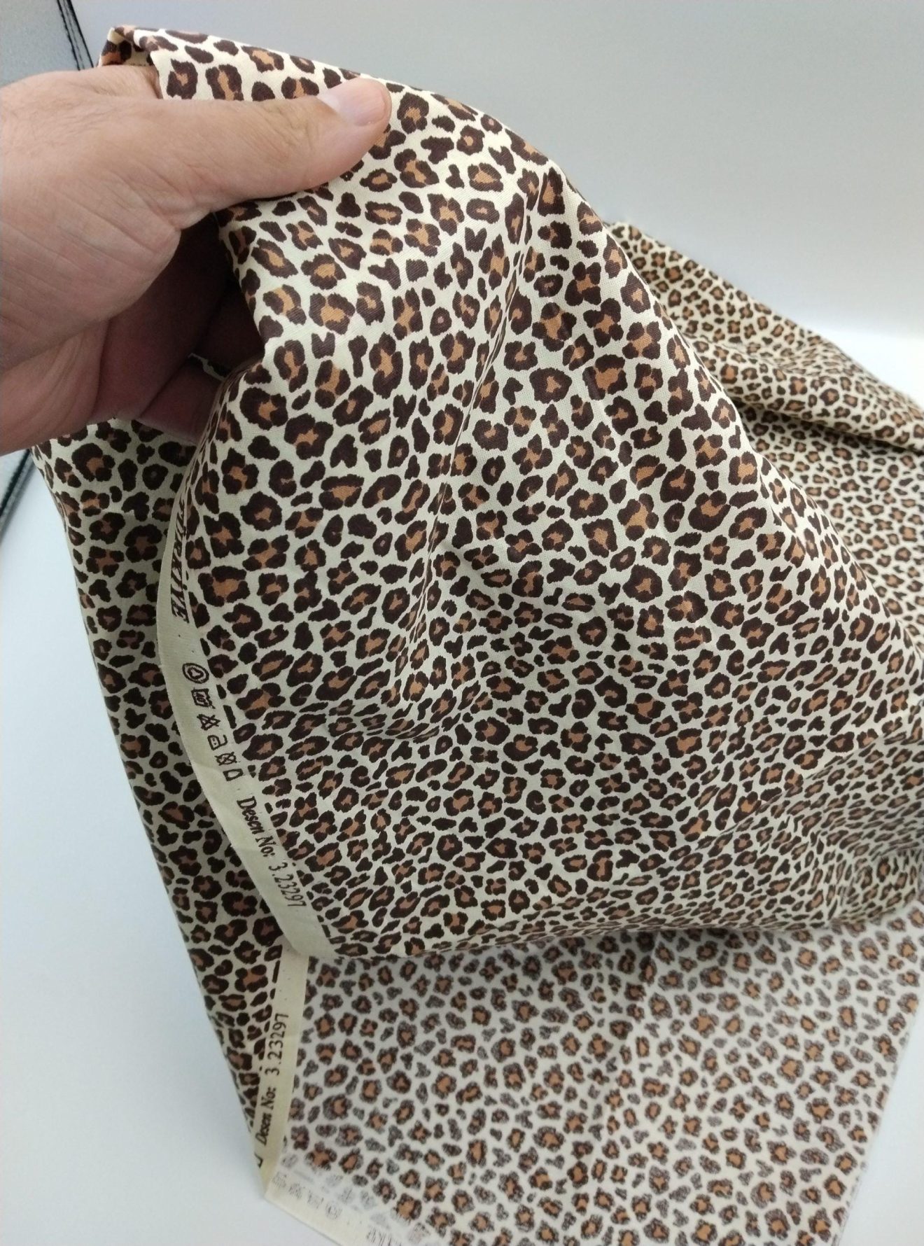 Leopar Desenli Viskon‑Pamuk Poplin Kumaş – Drapeli, Yumuşak ve Nefes Alan | 150 cm x 100 cm