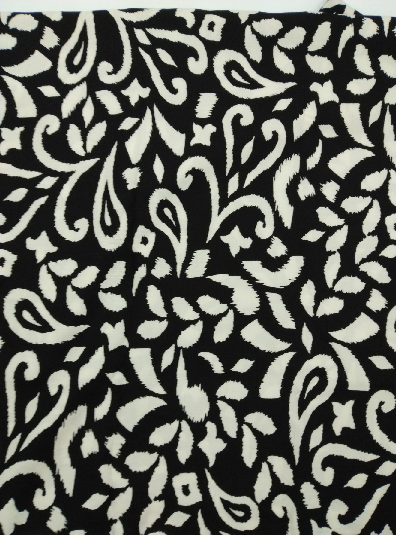 Siyah‑Beyaz Viskon‑Pamuk Kumaş – Drapeli, Yumuşak ve Hafif Doku | 150 cm x 100 cm