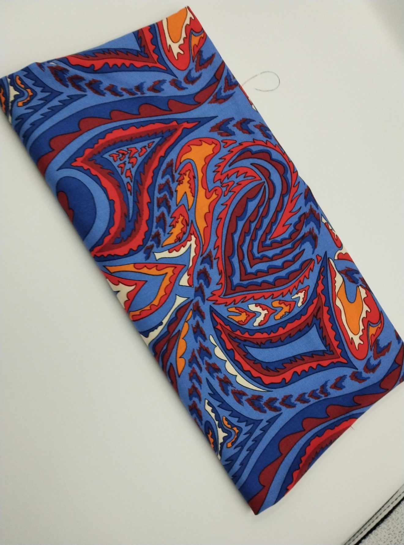 İndigo Soyut Desenli Pamuk-Viskoz Kumaş – Yumuşak, Hafif ve Dökümlü | Elbise, Bluz, Kimono ve Pantolon İçin | 150 cm Genişlik