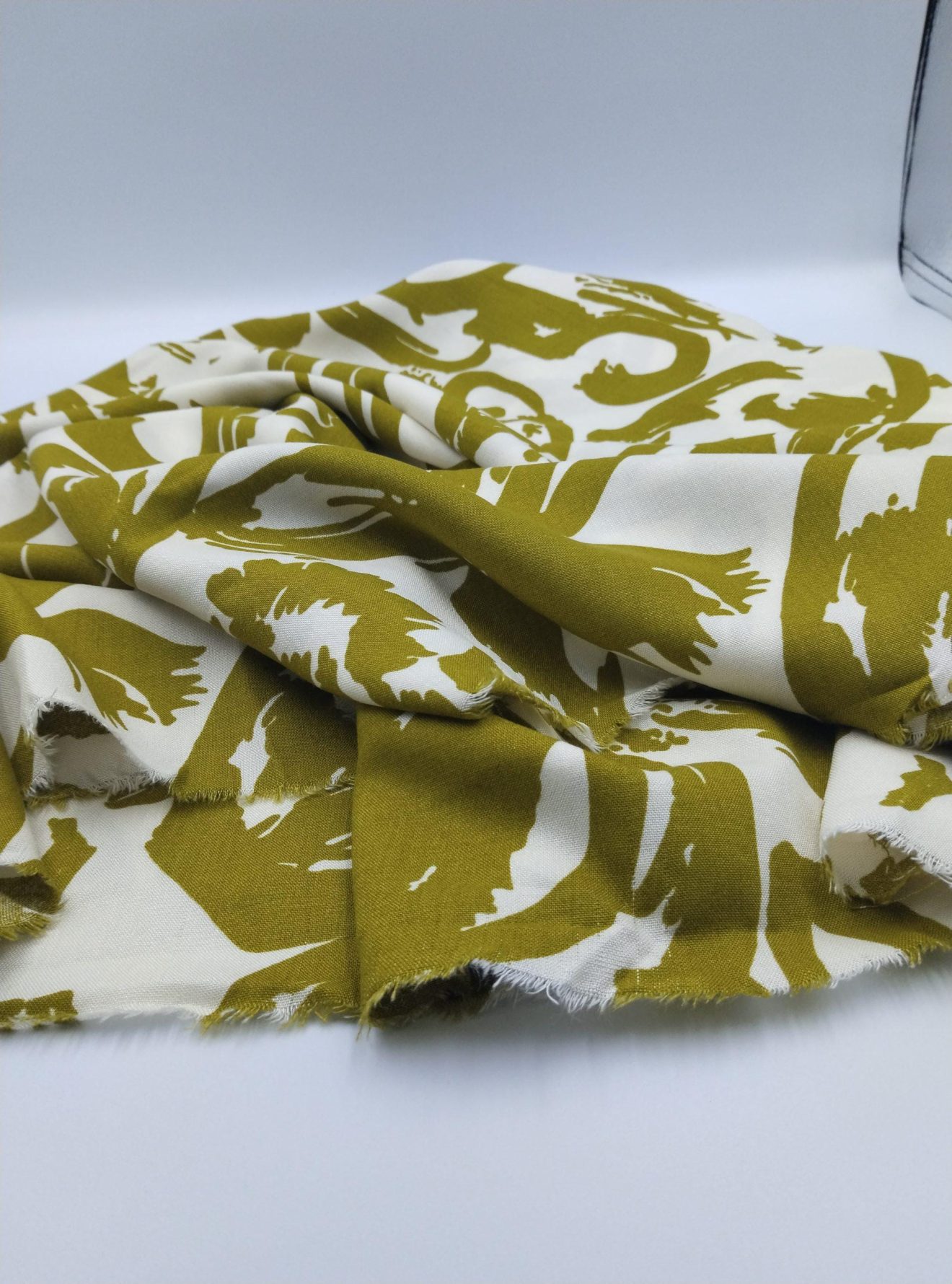 Zeytin‑Krem Soyut Viskon‑Pamuk Kumaş – Drapeli, Yumuşak ve Hafif Doku | 150 cm x 100 cm