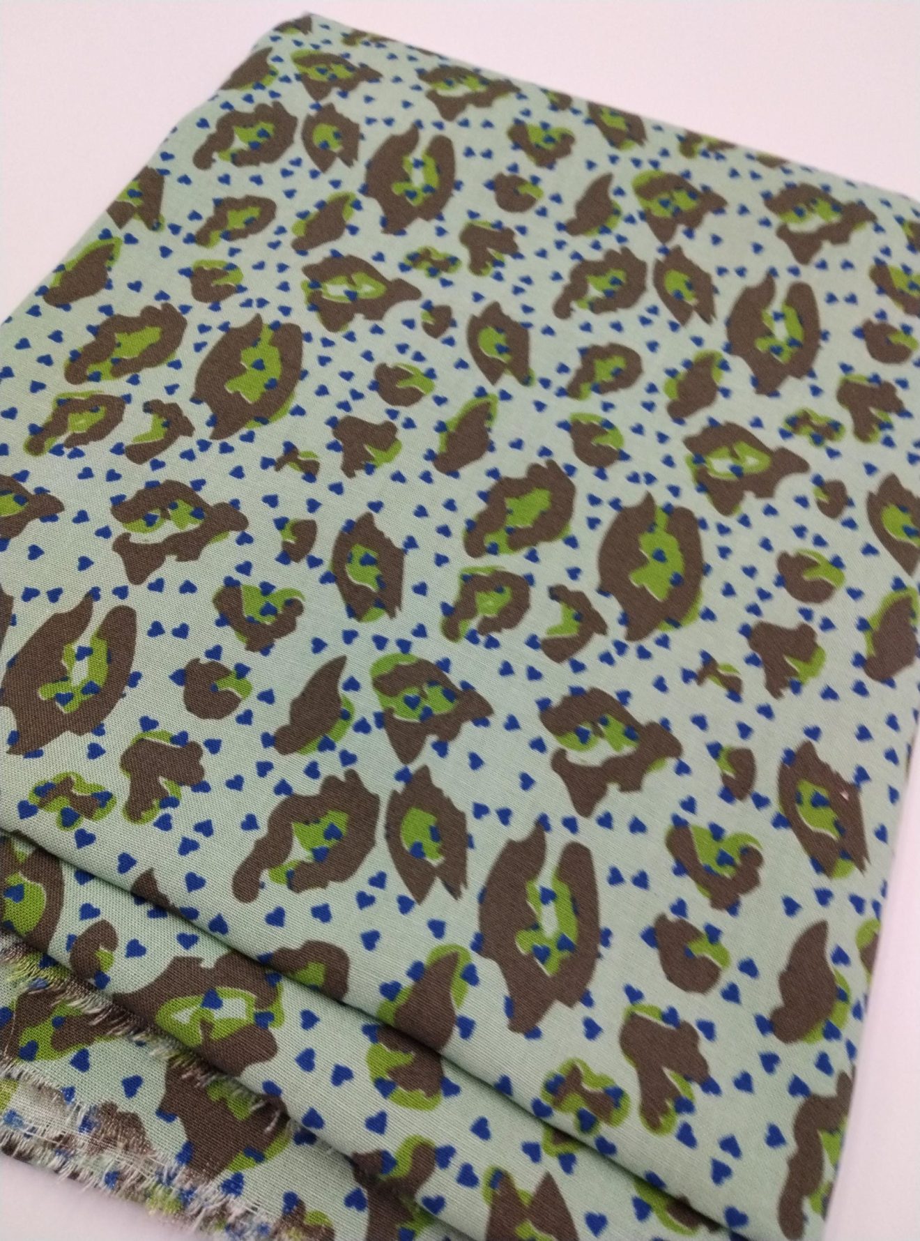 Mint Yeşili Leopar Desenli Pamuk‑Viskon Kumaş – Hafif, Drapeli ve Yumuşak Doku | 150 cm x 100 cm