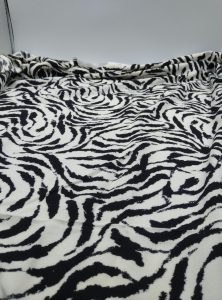 Siyah Beyaz Zebra Baskılı Pamuk‑Viskoz Kumaş – Hafif, Dökümlü & Yumuşak | Elbise, Bluz, Kimono İçin | 150 cm Genişlik - ELNV66