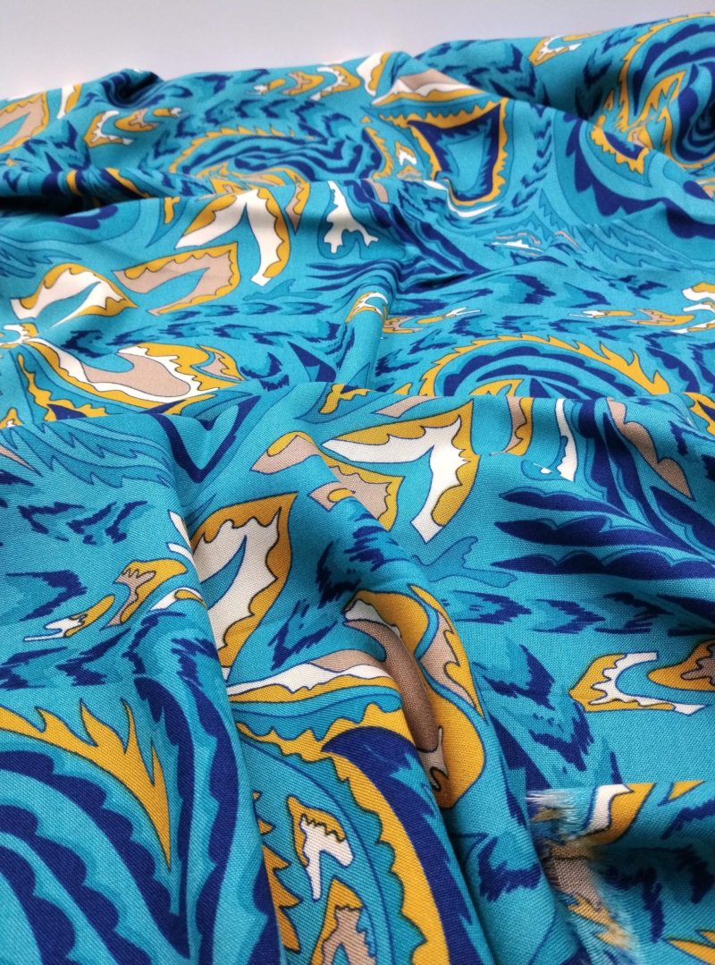 Vibrant Turquoise Cotton Viscose Fabric – Lightweight Drapey Material for Dresses, Blouses, Kimonos & Summer Outfits 150x100cm