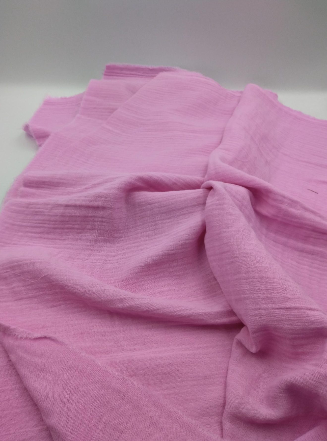 Pembe Çift Katlı Gazlı Pamuk Muslin Kumaş – Yumuşak, Nefes Alan ve Hafif Doku | 150 cm x 100 cm