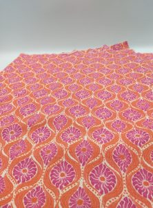 Turuncu-Kırmızı Crinkle Jersey Triko Kumaş – Dökümlü, Esnek & Yumuşak | Elbise, Bluz, Şal & Yazlık Giyim İçin | 150 cm Genişlik