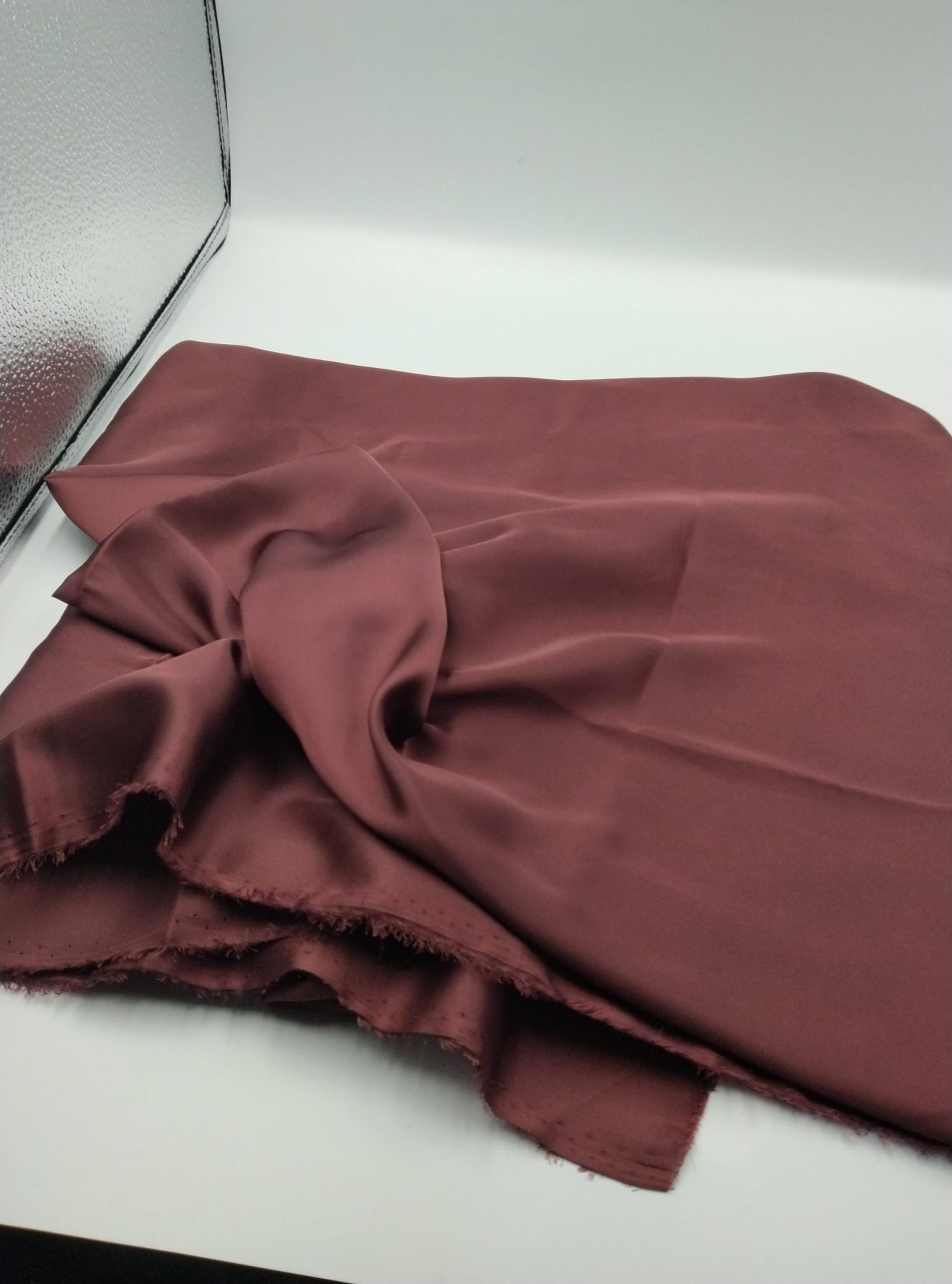 Şarap Kırmızı Saten Şifon Kumaş – Yumuşak, Dökümlü ve Parlak İpek Hissi Veren Kumaş | Elbise, Bluz ve Gece Elbiseleri İçin | 150 cm Genişlik