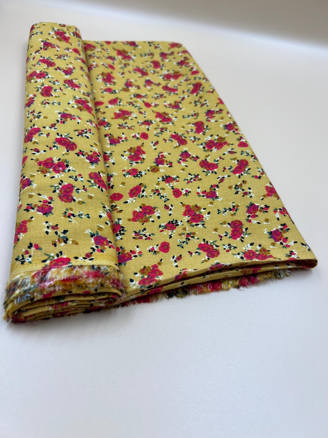 13 Hardal Renkli Minik Güller Viskon Kumaş – Hafif, Yumuşak ve Akıcı Yazlık Kumaş | 150x100 cm ELNV84 - Görsel 7