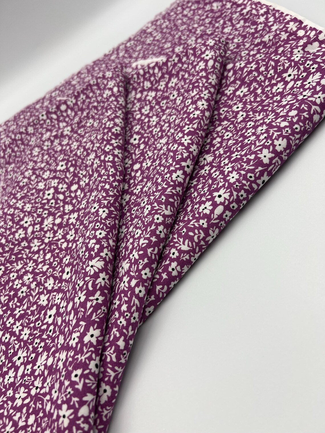 4 Pembe Mini Çiçek Desenli Pamuk Viskon Kumaş – Yumuşak, Hafif ve Dökümlü Yazlık Kumaş | 150x100 cm ELNV78 - Görsel 6