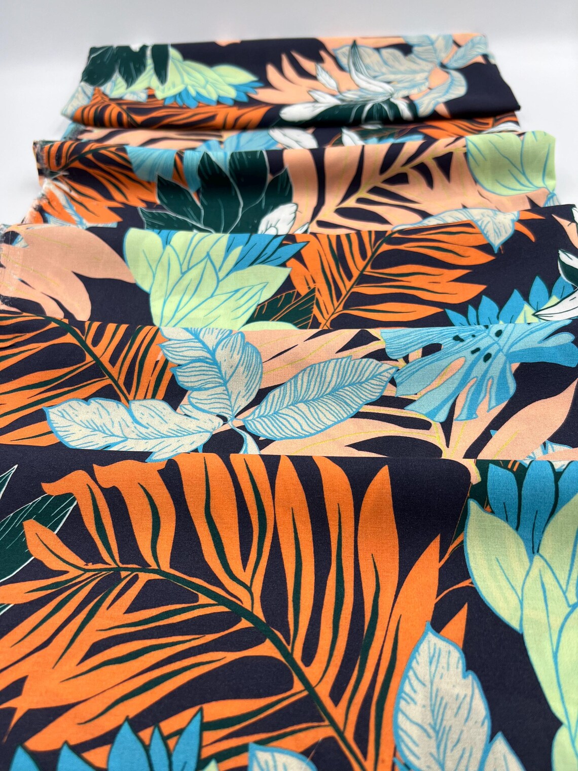9 Tropikal Palmiye Yaprağı Desenli Viskon Voile Kumaş – Yumuşak, Hafif ve Dökümlü Yazlık Kumaş | 145x100 cm ELNV79 - Görsel 1